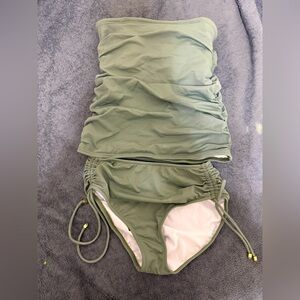 Venus strapless tankini tummy control size 8 
Straps  not included bathing suit